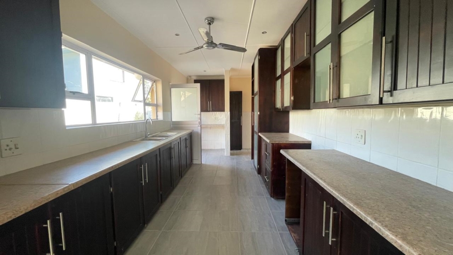5 Bedroom Property for Sale in Beacon Bay Eastern Cape